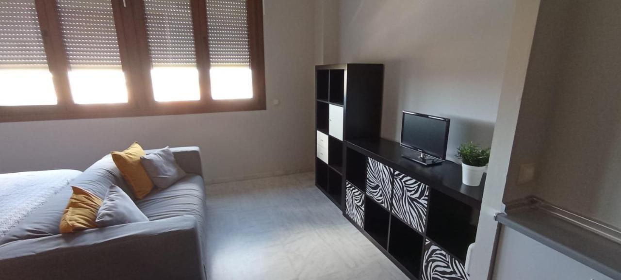 Apartamento Fibes Y Congresos Seville Luaran gambar